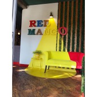 Укладка кварцвиниловой плитки в кафе Red MANGO, ул. Красная 155