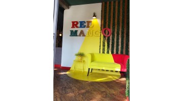 Укладка кварцвиниловой плитки в кафе Red MANGO, ул. Красная 155